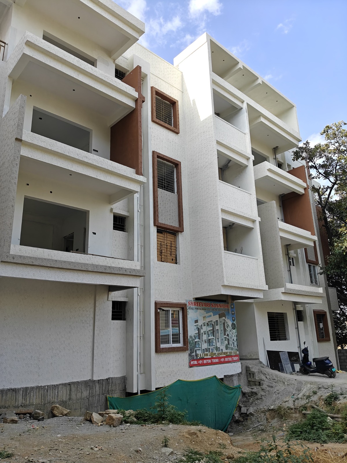 "Front view of Globes Properties Shreevari Sannidhi Apartments luxury 2 and 3BHK flats in Chennai"